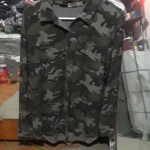 Long sleeve button down Army Camoflaug shirt
